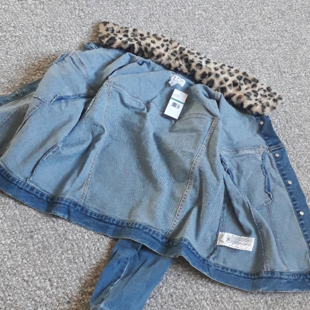 New Detachable Faux Fur Collar Denim Jacket - Picture 8 of 9